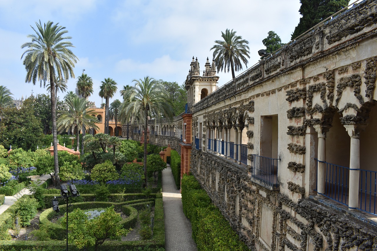 real-alcazar-de-sevilla-stay-in-seville